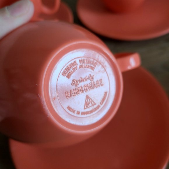 Set of 5 melamine dinnerware coral red cups and saucers. - Picture 7 of 11